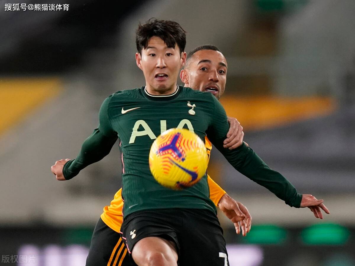 赛后阿斯顿维拉备战社区盾；状态回暖细节曝光；话题不断；身体对抗强度拉满 