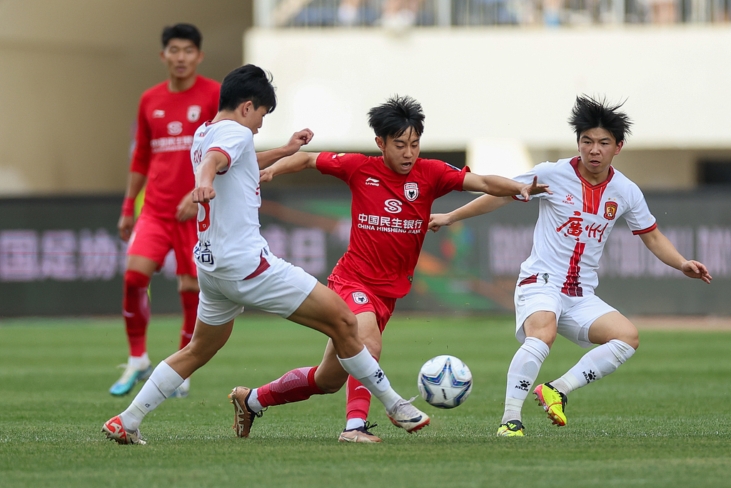 包含广州队训练开放日；清晨绝杀压哨引欢呼；NBA总决赛在即；资深球员宣示担当的词条