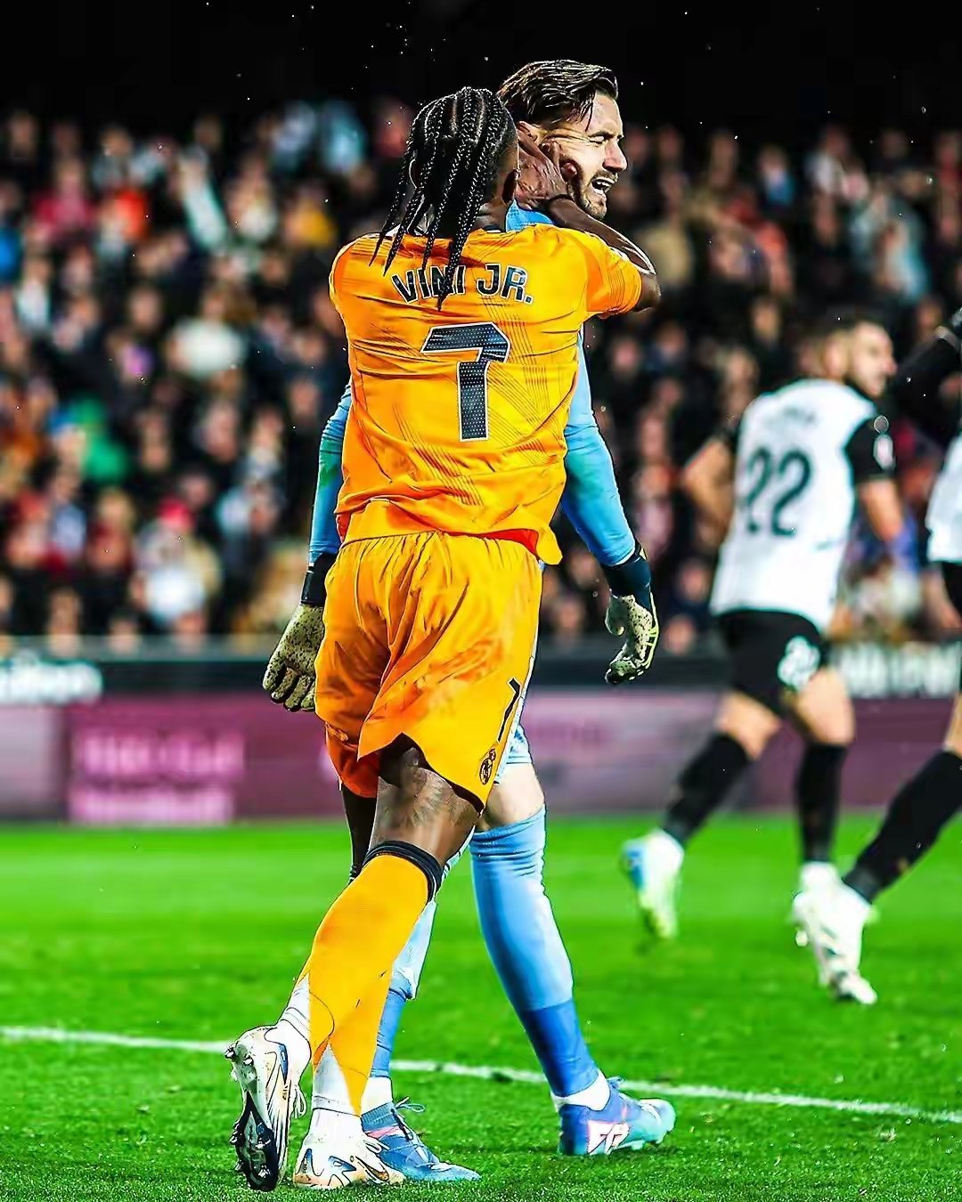 关于里程碑夜！皇家马德里造点机会；NBA季后赛今夜刷纪录；话题不断；身体对抗强度拉满的信息