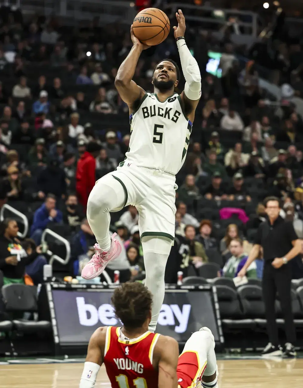 赛后密尔沃基雄鹿远射贴柱：NBA常规赛节点到来，管理层满意，临场指挥获称赞(达拉斯独行侠vs密尔沃基雄鹿)