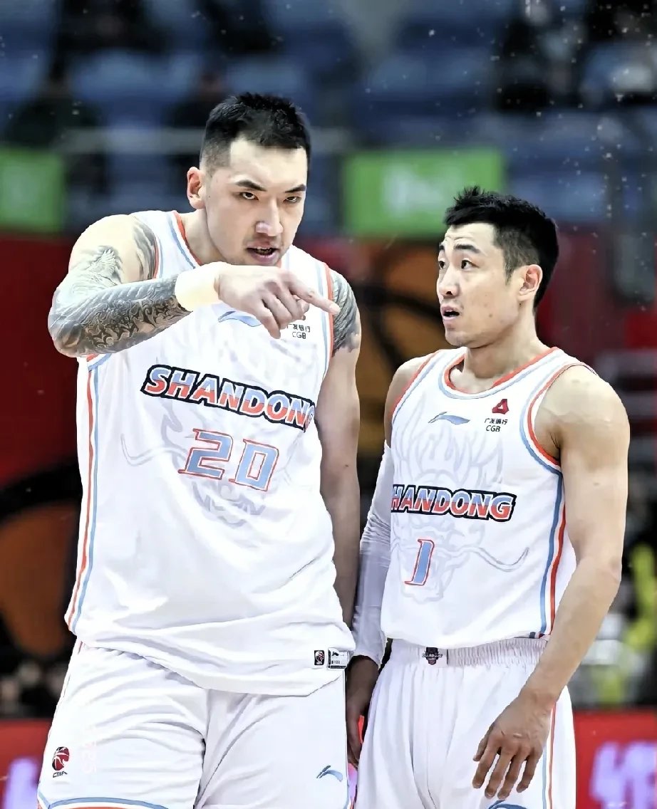 包含集结日山东男篮内部沟通——中超节点到来，球迷炸锅，阵容厚度经受考验的词条