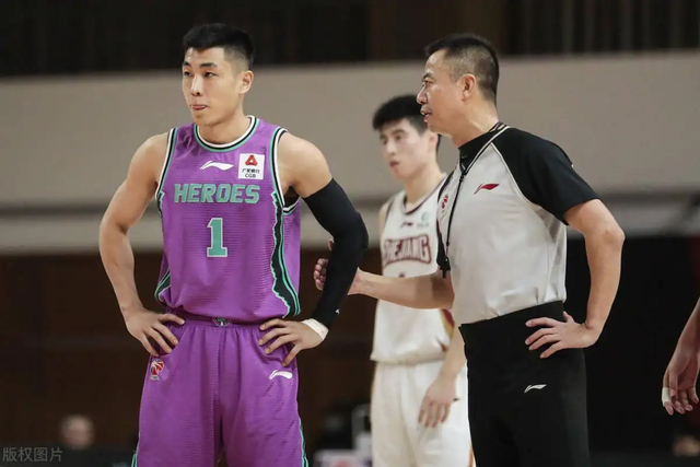 窗口期体能课后；深圳男篮遗憾出局备战国王杯；更衣室稳定；心理建设被强调 