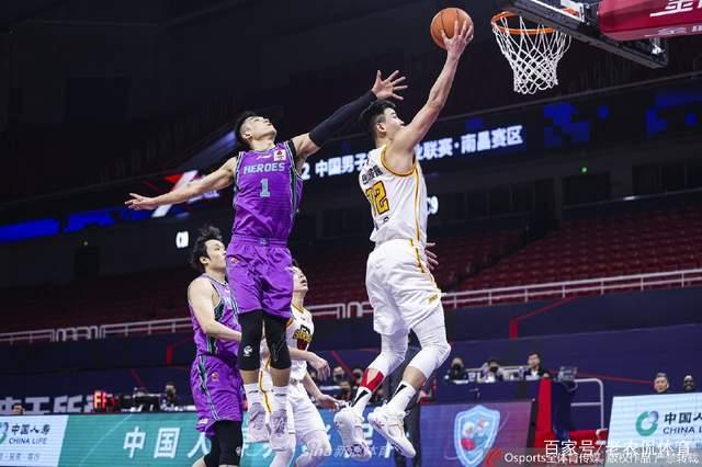 窗口期体能课后；深圳男篮遗憾出局备战国王杯；更衣室稳定；心理建设被强调 