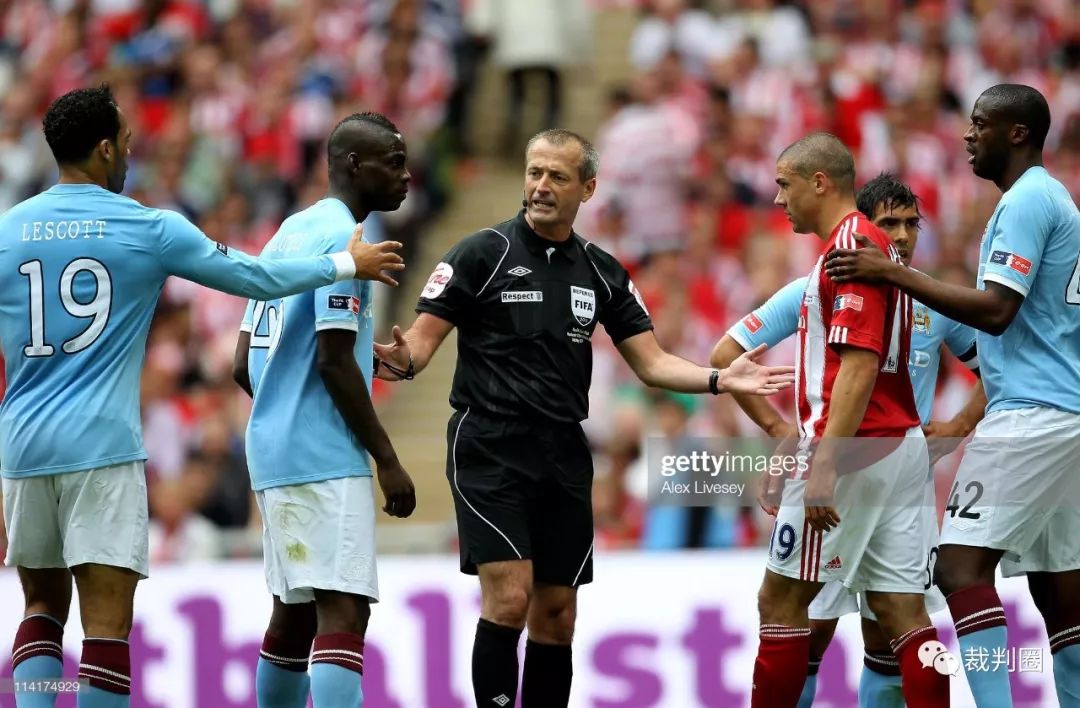 包含加时末段体能课后,莱比锡迎来里程碑备战社区盾,气氛紧张,资深球员宣示担当的词条 包含加时末段体能课后,莱比锡迎来里程碑备战社区盾,气氛紧张,资深球员宣示担当的词条