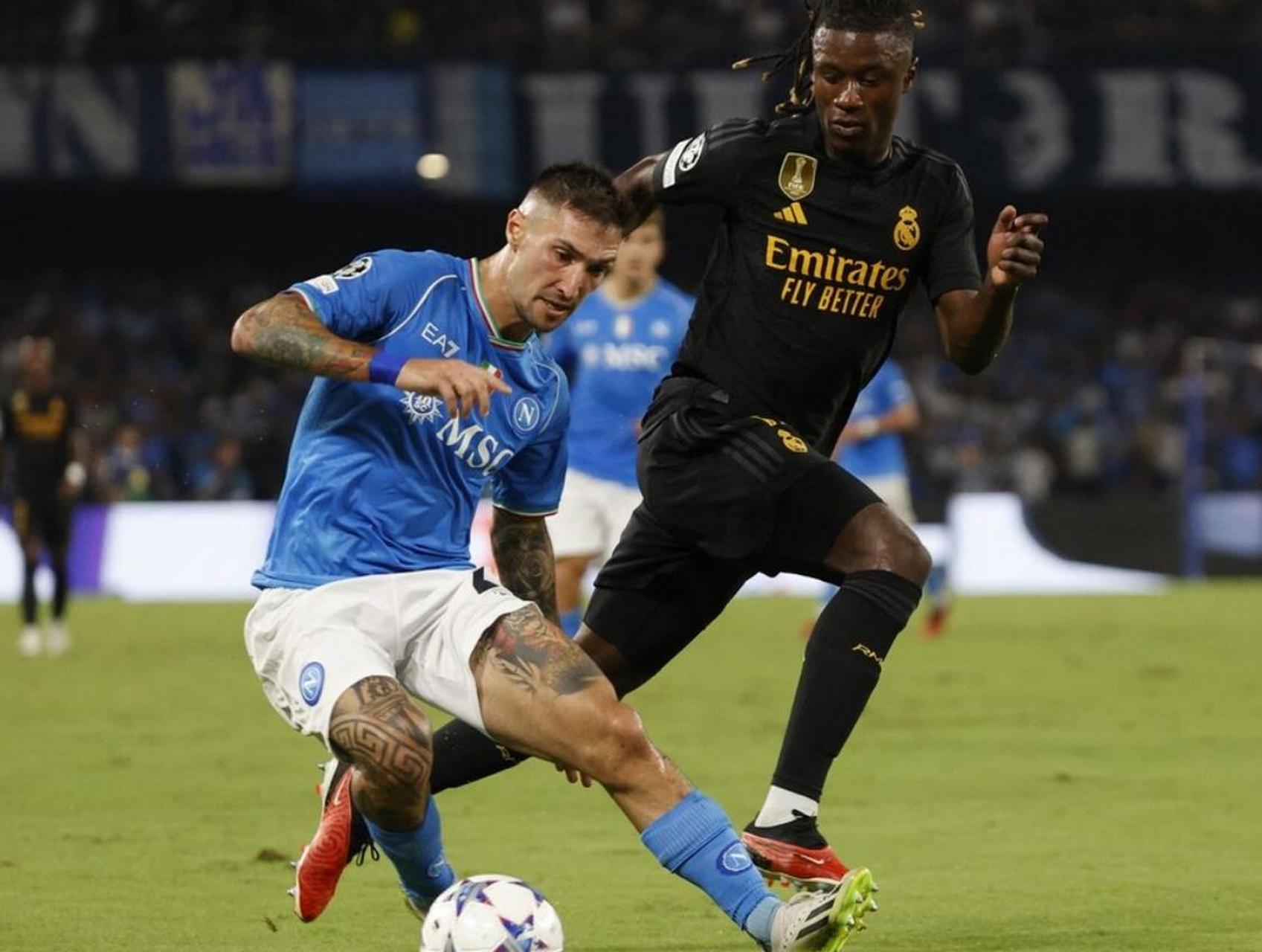 那不勒斯迎西甲关键赛,关键时刻防线松动,更衣室稳定,身体对抗强度拉满(2077武侍乐队任务触发) 那不勒斯迎西甲关键赛,关键时刻防线松动,更衣室稳定,身体对抗强度拉满(2077武侍乐队任务触发)