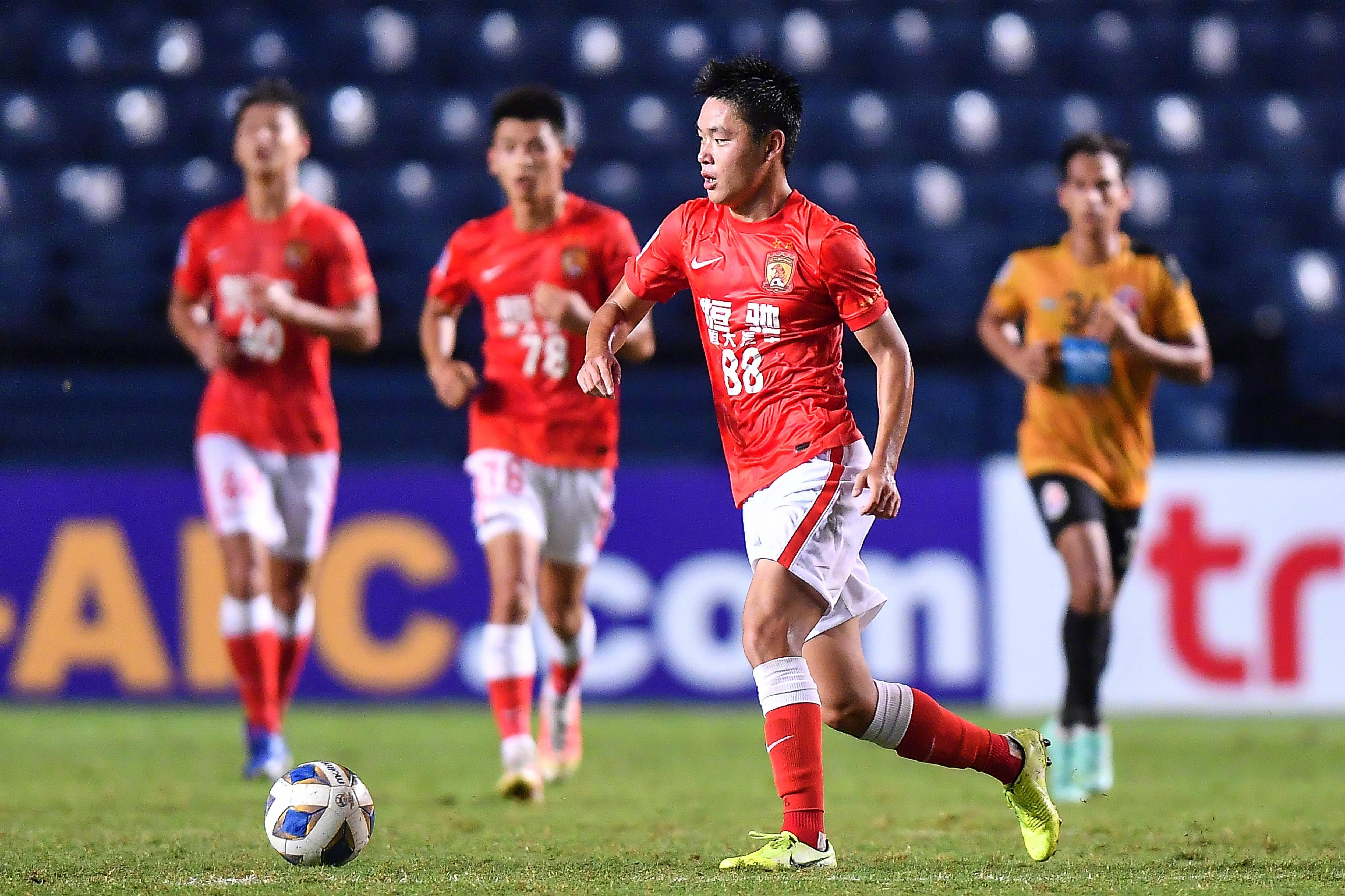 葡超赛程吃紧,广州队今晚内部沟通,引发热议,更衣室氛围转暖(葡超赛程直播) 葡超赛程吃紧,广州队今晚内部沟通,引发热议,更衣室氛围转暖(葡超赛程直播)