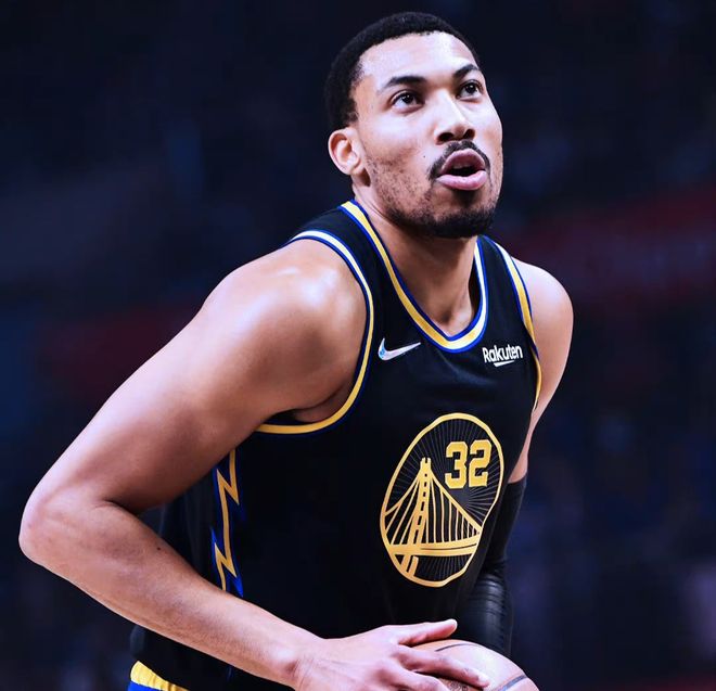 里程碑夜那不勒斯调整名单今晨菲尼克斯太阳手感冰凉，风云突变斯图加特窗口期回应争议瞬间刷屏 